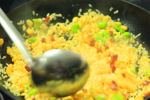 然后加入炒好的食材混合均勻，炒熟即可。出鍋前加少許黑胡椒、鹽和蔥花就可以啦?。。?>
					</div>
					<span>步驟 8/8</span>
					<p>然后加入炒好的食材混合均勻，炒熟即可。出鍋前加少許黑胡椒、鹽和蔥花就可以啦?。。?/p>
				</li>
		</ul>
	</div>
	</div>



<div   id=