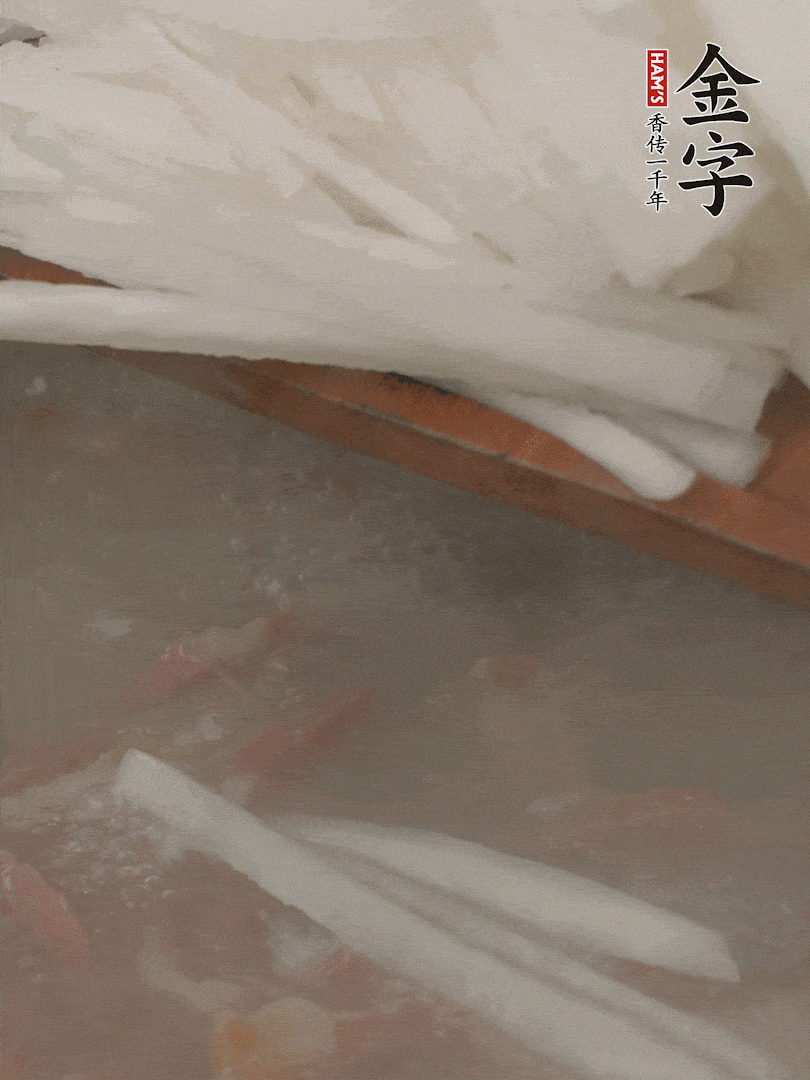 放蘿卜絲，燉5分鐘。