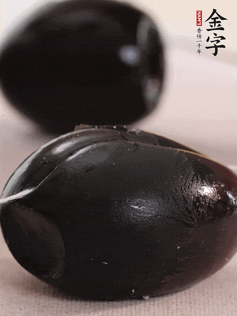 娃娃菜金針菇去跟洗凈，皮蛋改刀。