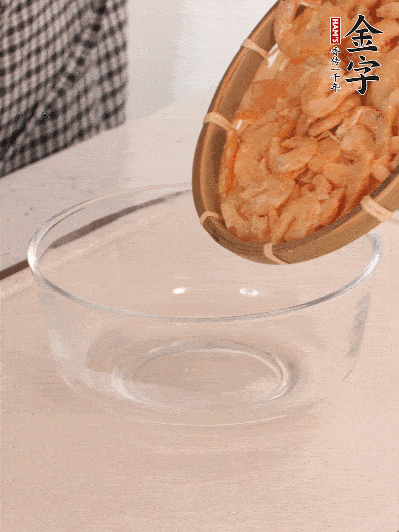 海米提前用溫水浸泡一會。
