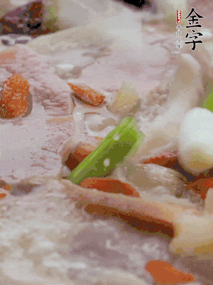 最后下枸杞、蒜白。