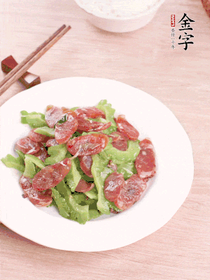 一小撮糖調(diào)味。