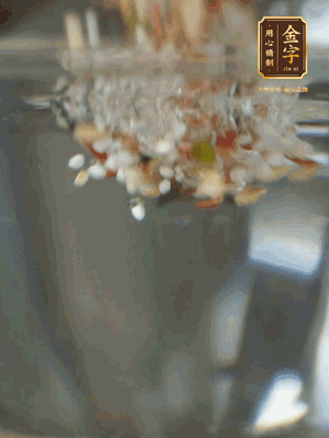 雜糧提前浸泡6小時，洗凈后下砂鍋